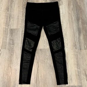Alo Yoga Moto Legging